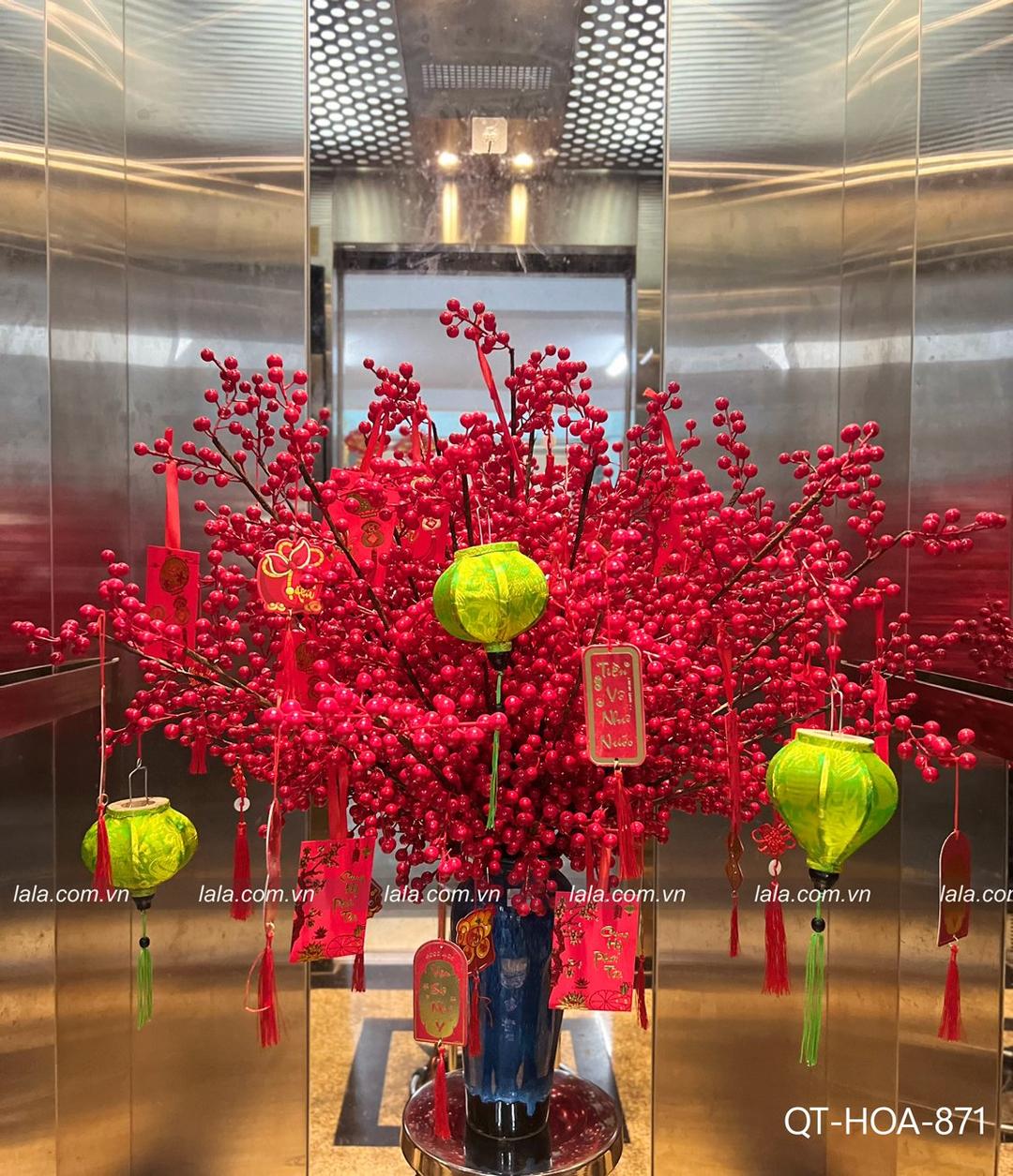 Bình hoa đào đông đỏ lồng đèn vàng để bàn trang trí tết mẫu 871
