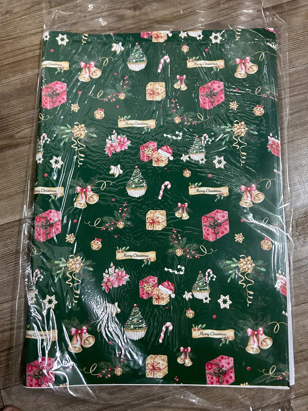 Set 5 Giấy Gói Quà Xanh Lá Đậm Hoạ Tiết Hộp Quà Và Chuông Đôi Xinh Xắn